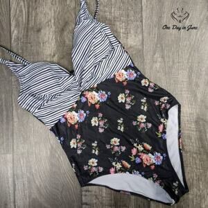 SouqFone Ruched Criss Cross One Piece Size L